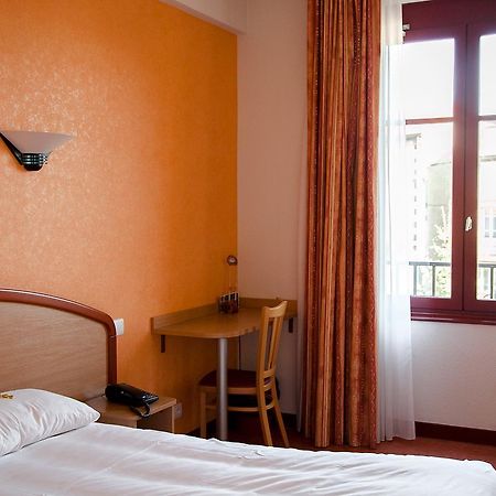 Logis Hotel Du Commerce Volvic Kültér fotó
