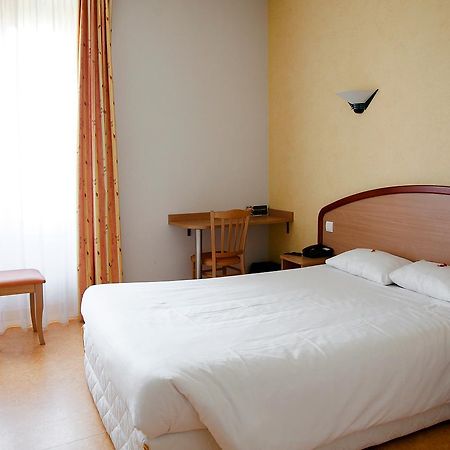 Logis Hotel Du Commerce Volvic Kültér fotó