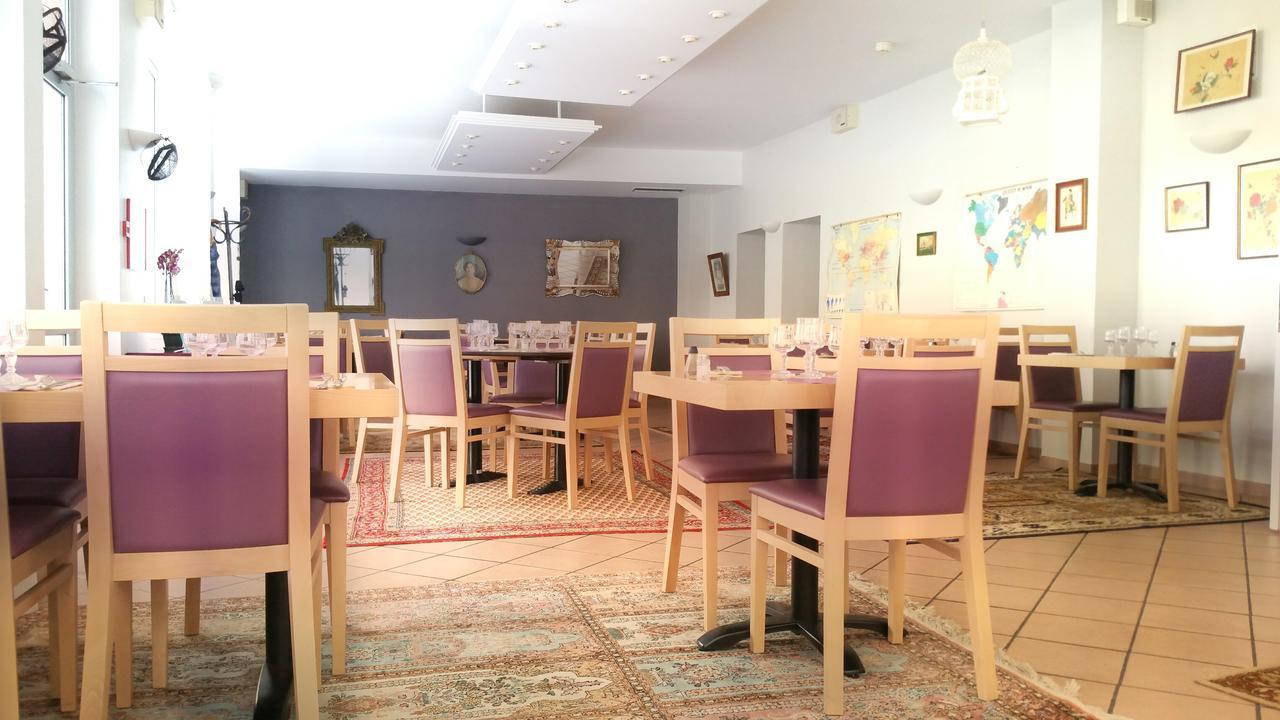 Logis Hotel Du Commerce Volvic Kültér fotó