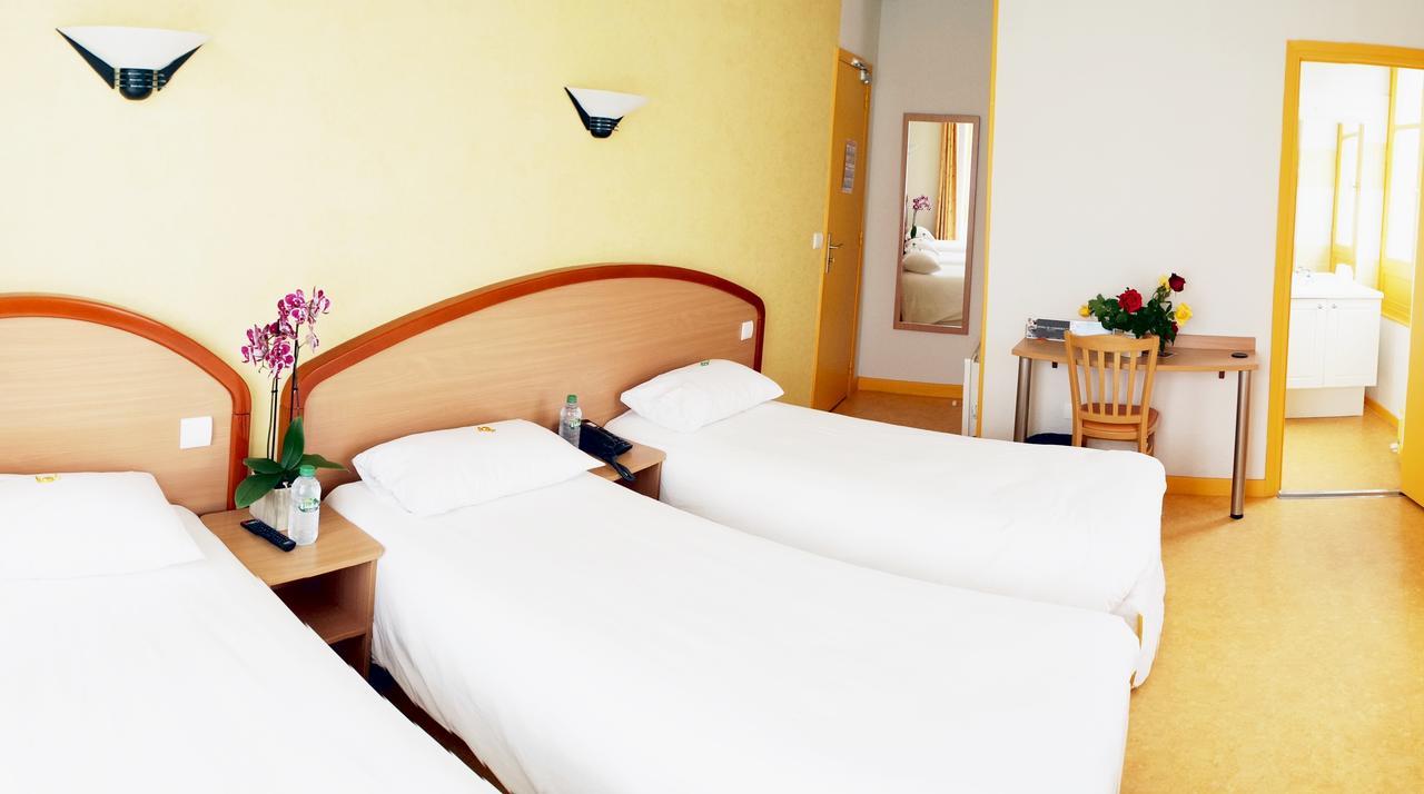 Logis Hotel Du Commerce Volvic Kültér fotó