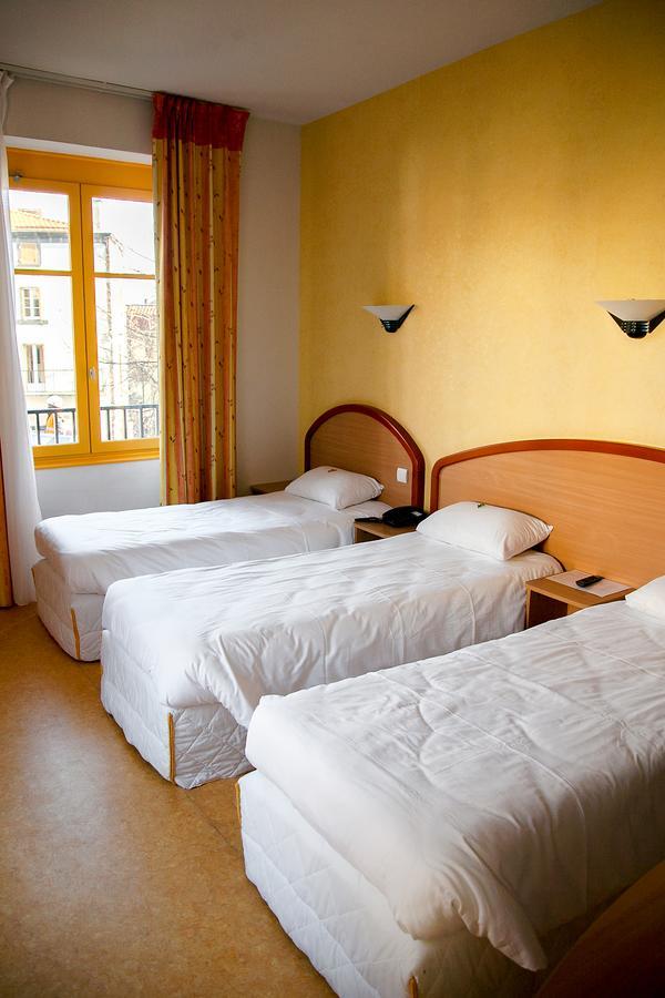 Logis Hotel Du Commerce Volvic Kültér fotó