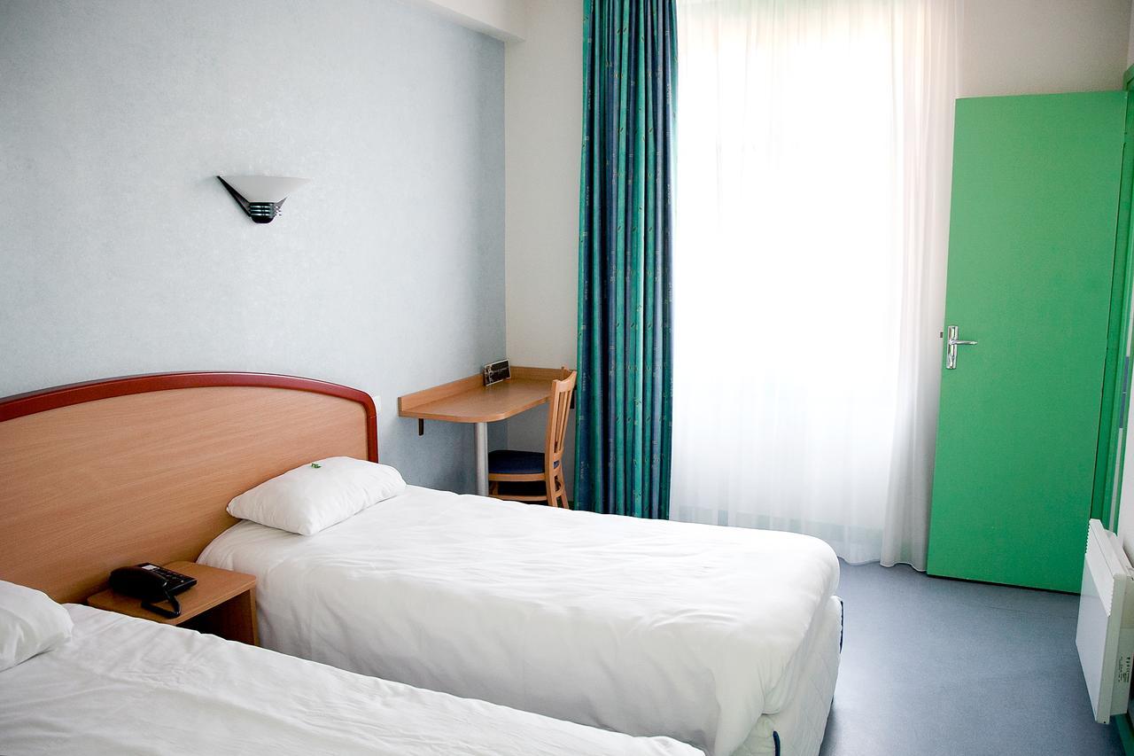 Logis Hotel Du Commerce Volvic Kültér fotó